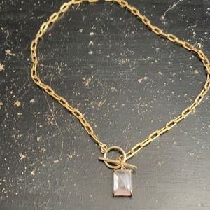 Beautiful toggle accent necklace
